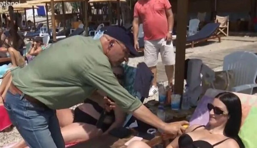 A generic square placeholder image with rounded corners in a figure.