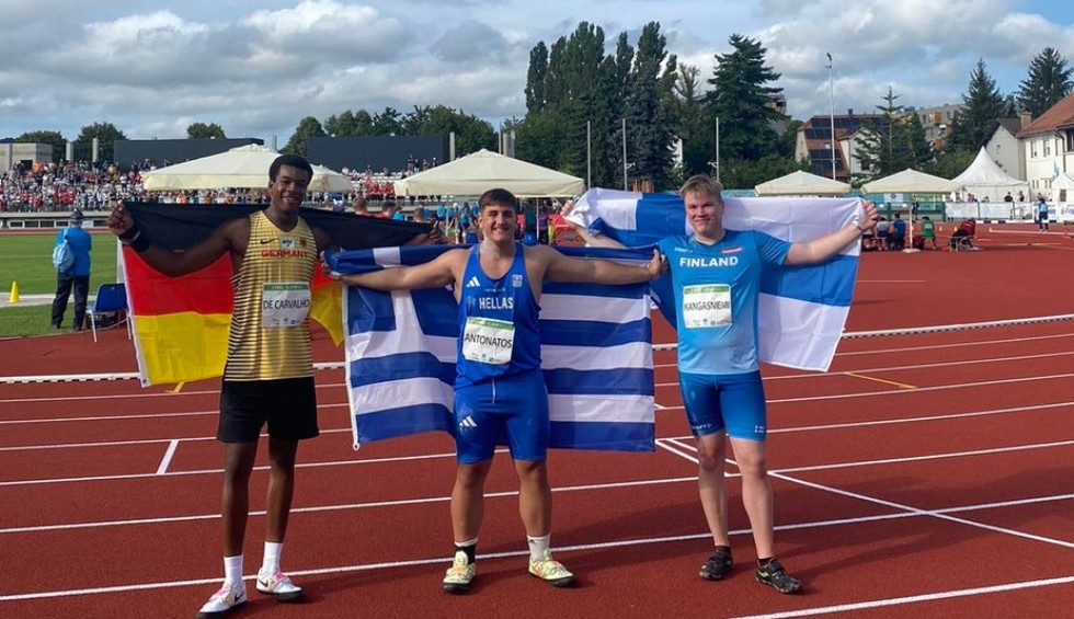 A generic square placeholder image with rounded corners in a figure.