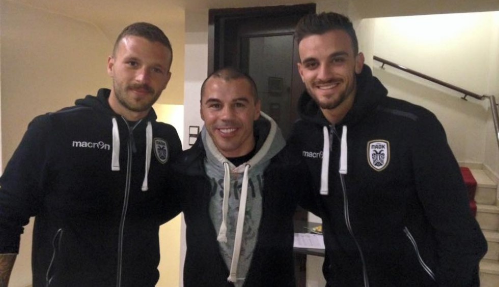 A generic square placeholder image with rounded corners in a figure.