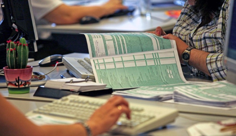 A generic square placeholder image with rounded corners in a figure.