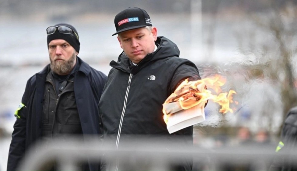 A generic square placeholder image with rounded corners in a figure.