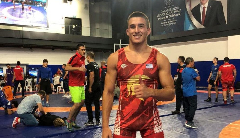 A generic square placeholder image with rounded corners in a figure.