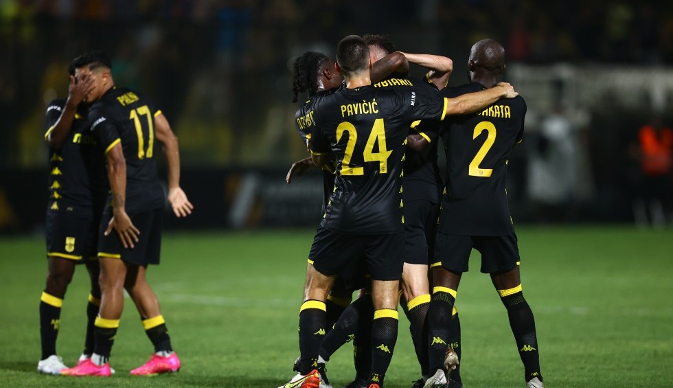 A generic square placeholder image with rounded corners in a figure.