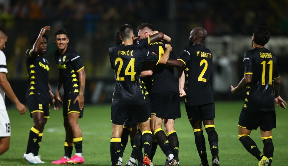 A generic square placeholder image with rounded corners in a figure.