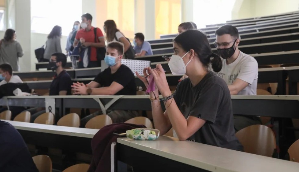 A generic square placeholder image with rounded corners in a figure.