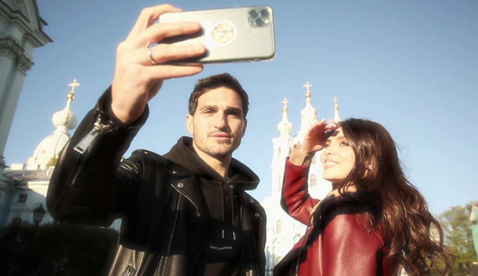 A generic square placeholder image with rounded corners in a figure.