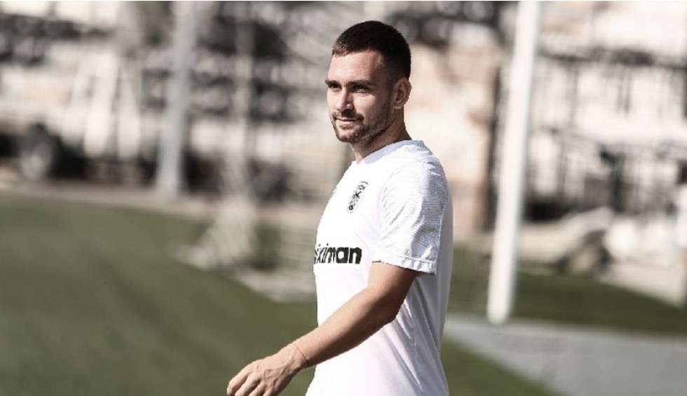 A generic square placeholder image with rounded corners in a figure.