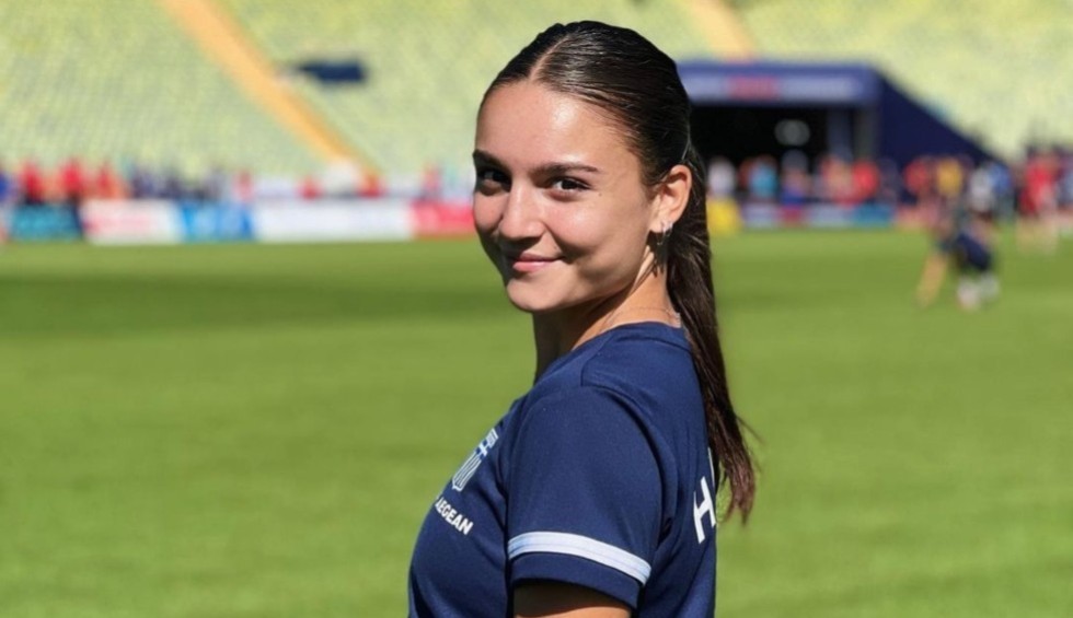 A generic square placeholder image with rounded corners in a figure.