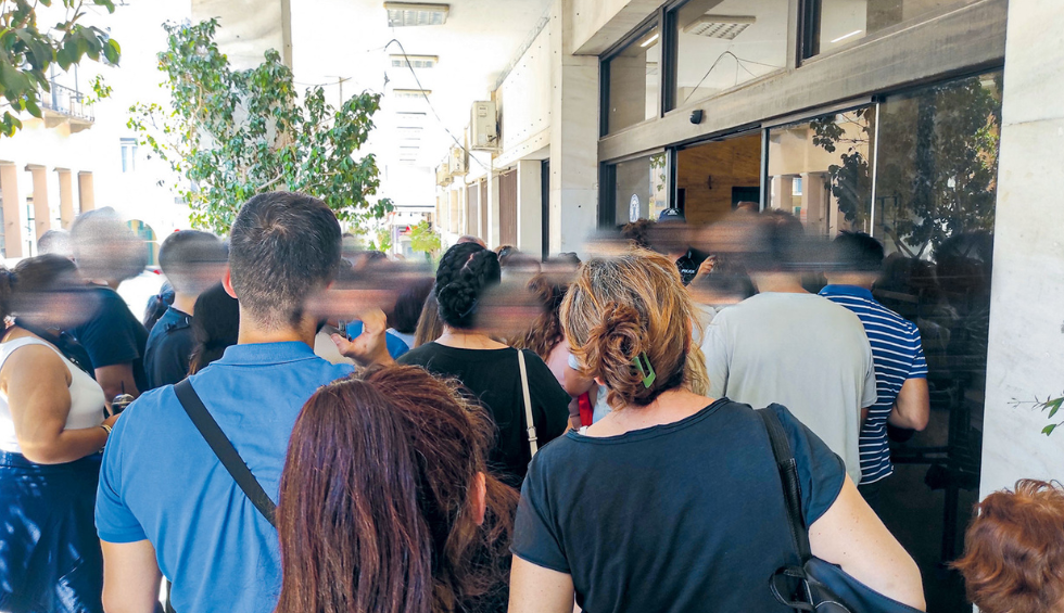 A generic square placeholder image with rounded corners in a figure.