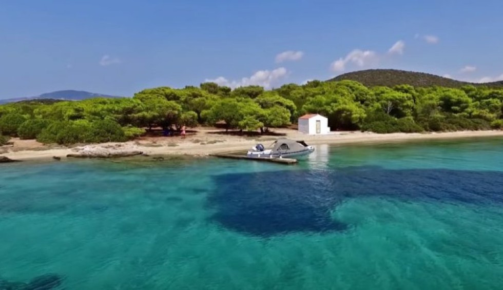 A generic square placeholder image with rounded corners in a figure.