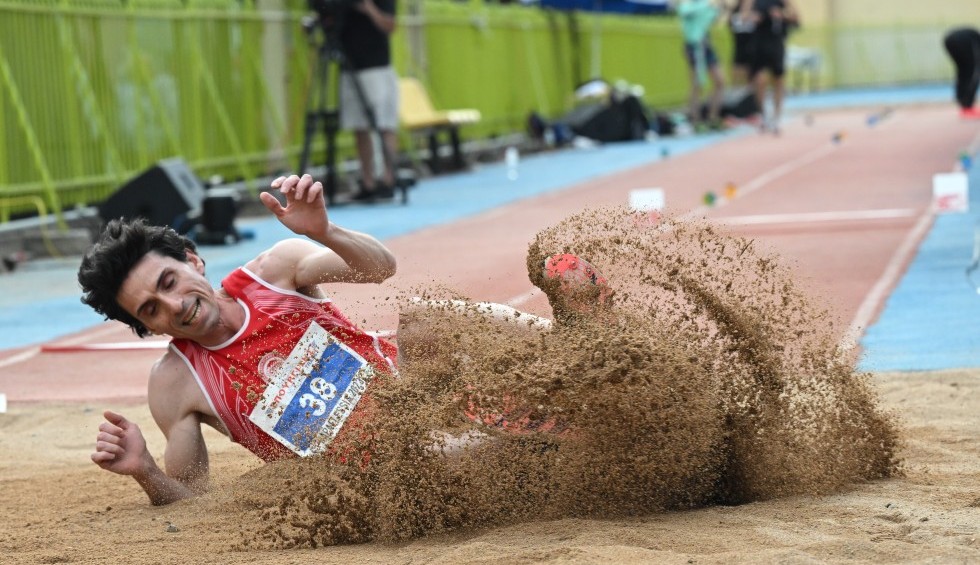 A generic square placeholder image with rounded corners in a figure.