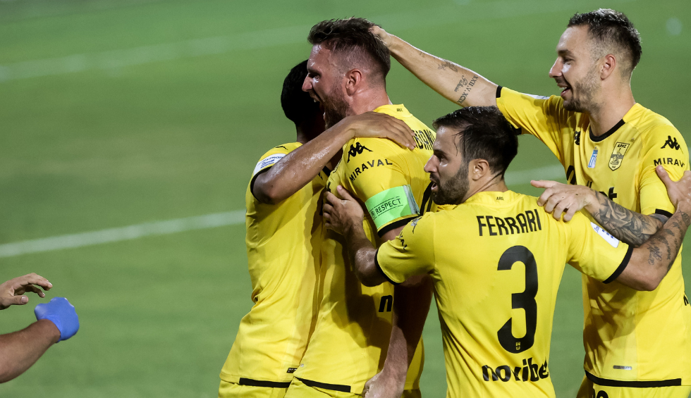 A generic square placeholder image with rounded corners in a figure.