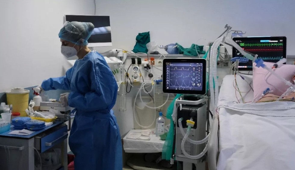 A generic square placeholder image with rounded corners in a figure.