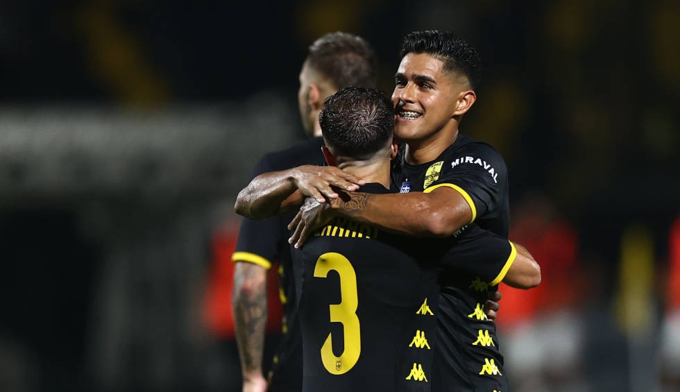 A generic square placeholder image with rounded corners in a figure.