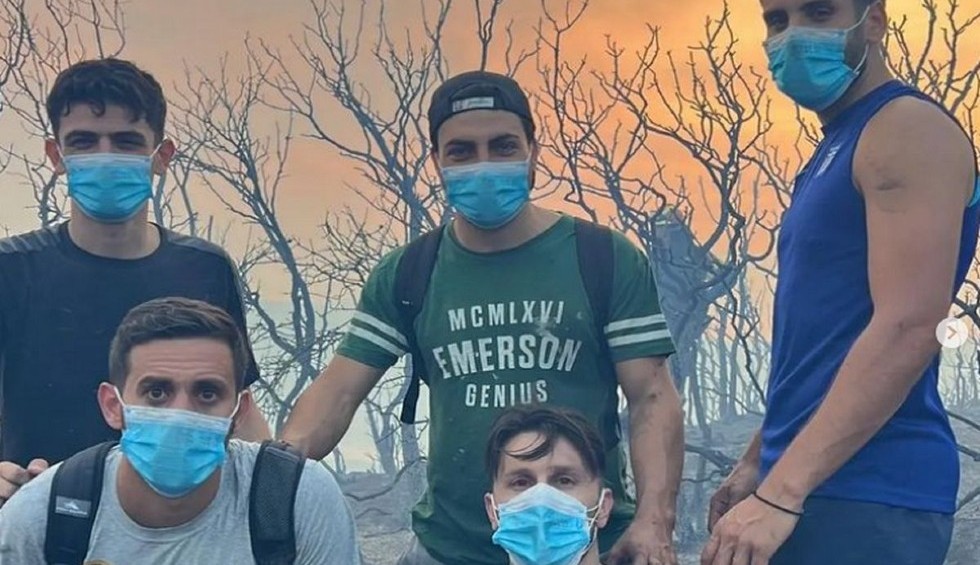 A generic square placeholder image with rounded corners in a figure.