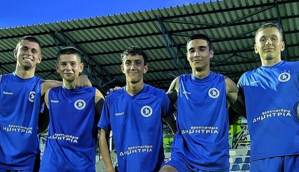 A generic square placeholder image with rounded corners in a figure.