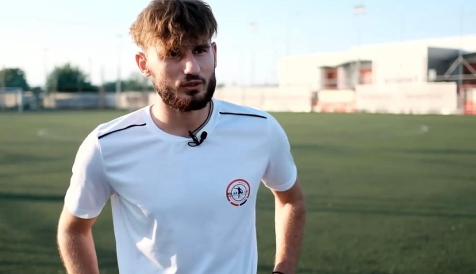 A generic square placeholder image with rounded corners in a figure.