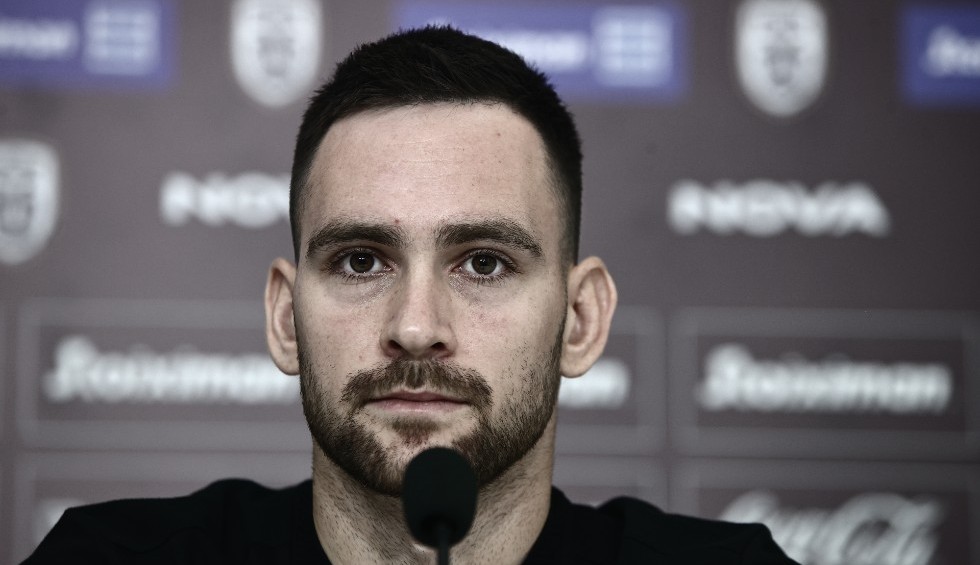 A generic square placeholder image with rounded corners in a figure.