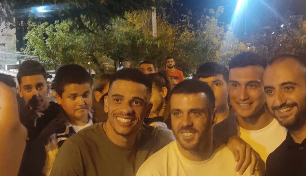 A generic square placeholder image with rounded corners in a figure.