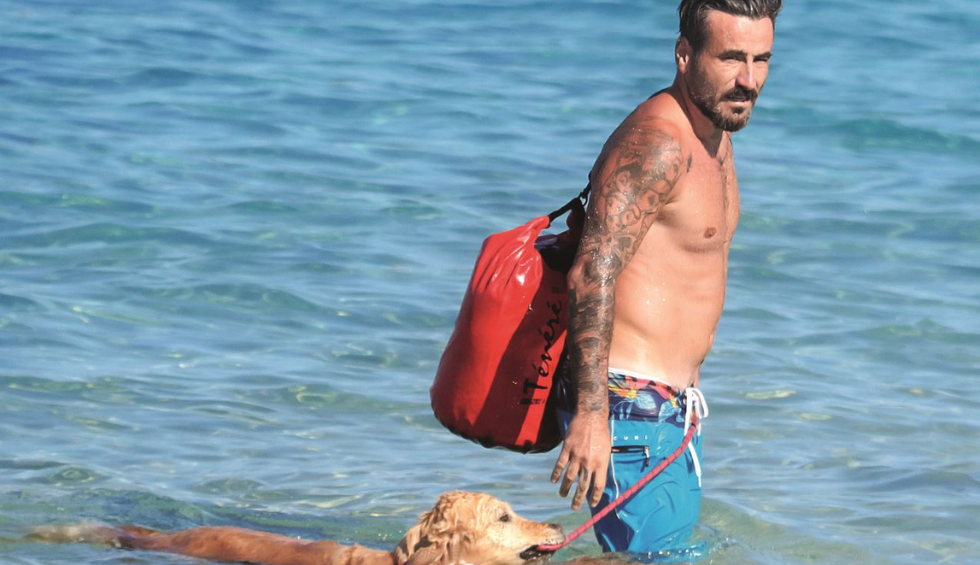 A generic square placeholder image with rounded corners in a figure.