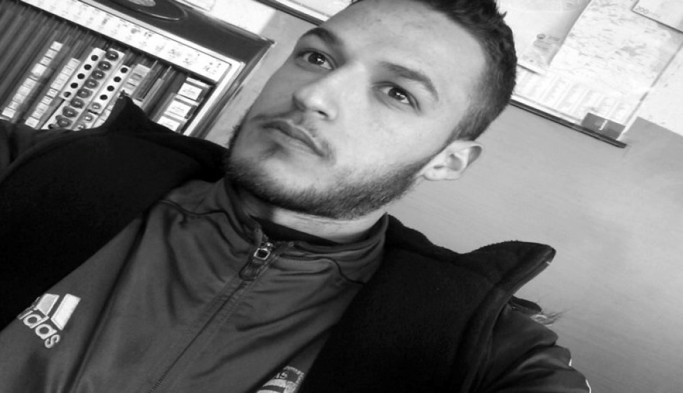 A generic square placeholder image with rounded corners in a figure.