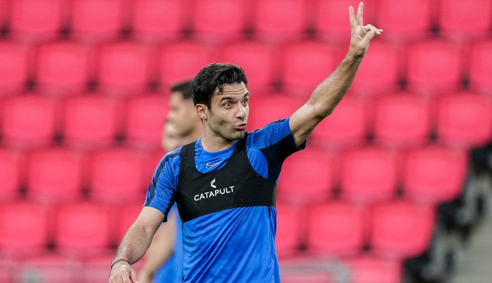 A generic square placeholder image with rounded corners in a figure.