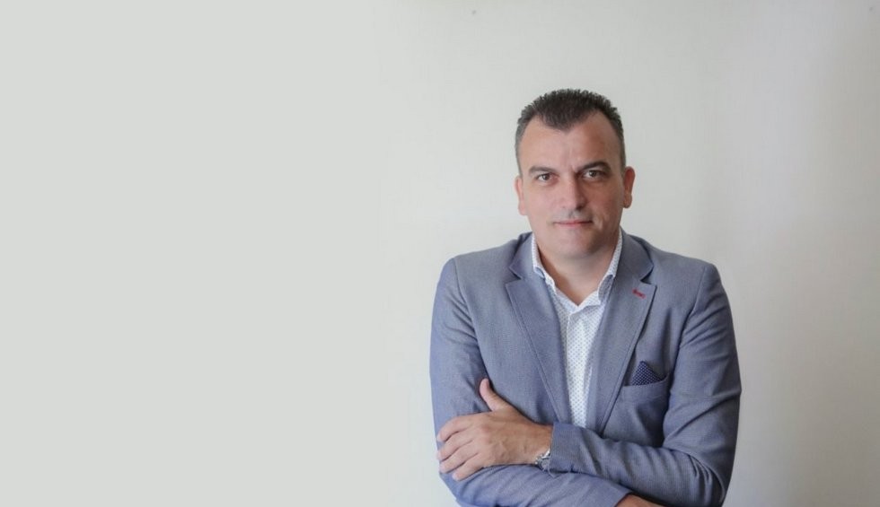 A generic square placeholder image with rounded corners in a figure.