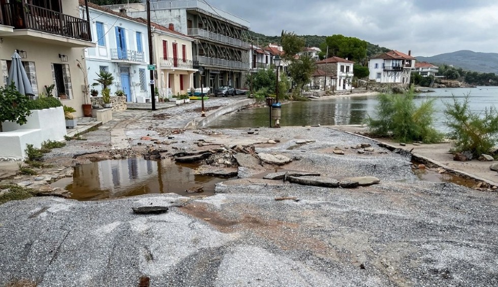 A generic square placeholder image with rounded corners in a figure.