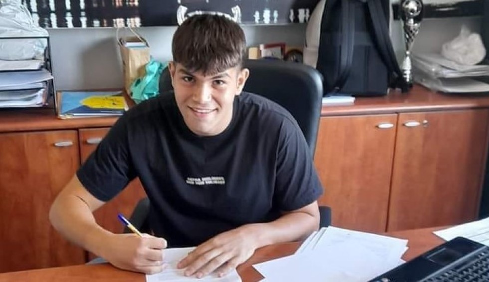 A generic square placeholder image with rounded corners in a figure.