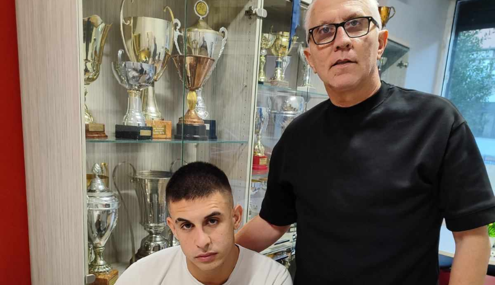 A generic square placeholder image with rounded corners in a figure.