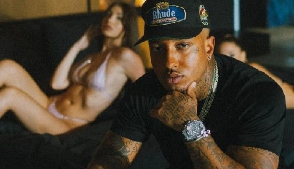 A generic square placeholder image with rounded corners in a figure.