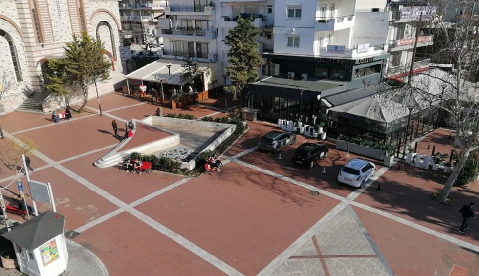 A generic square placeholder image with rounded corners in a figure.