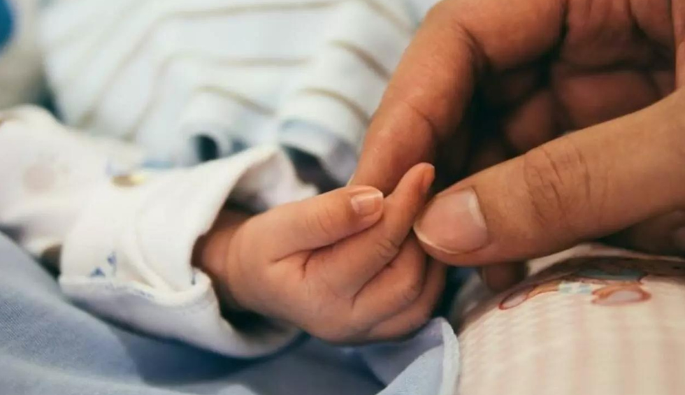 A generic square placeholder image with rounded corners in a figure.