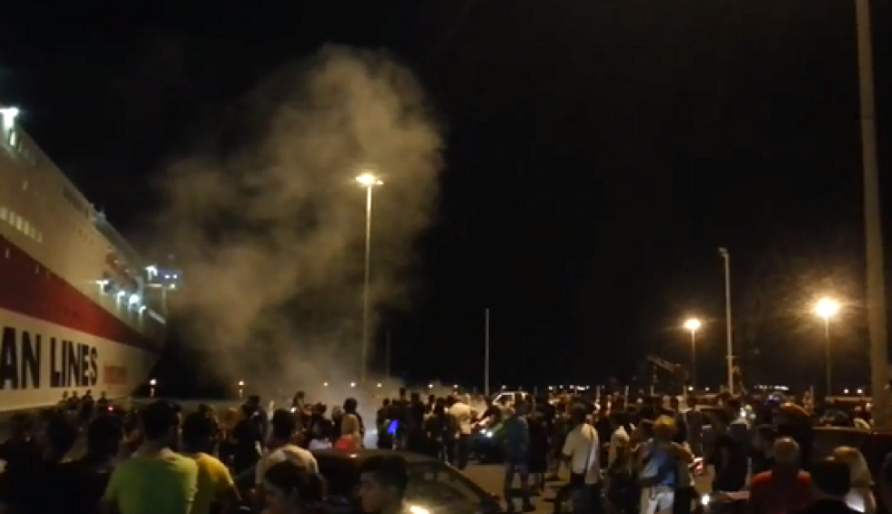 A generic square placeholder image with rounded corners in a figure.