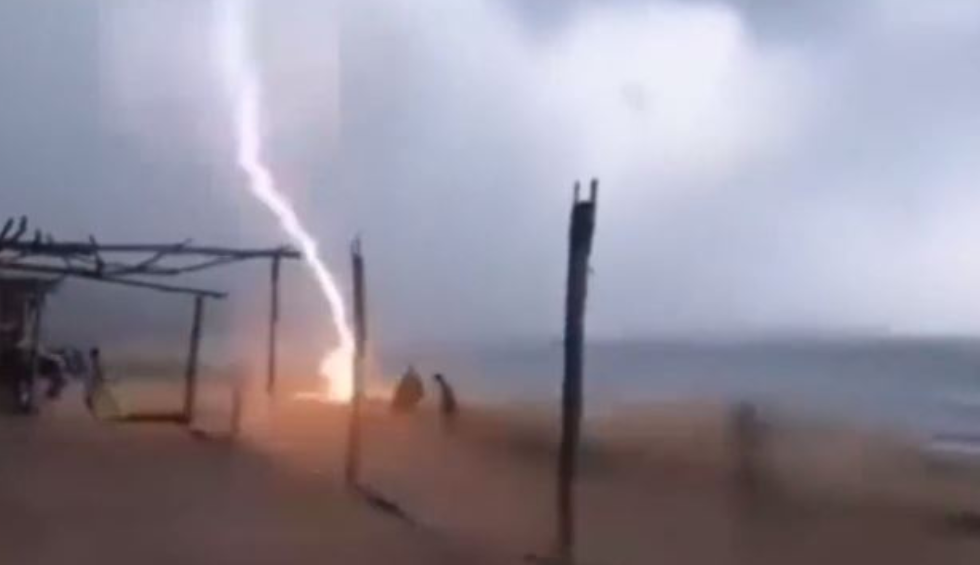 A generic square placeholder image with rounded corners in a figure.