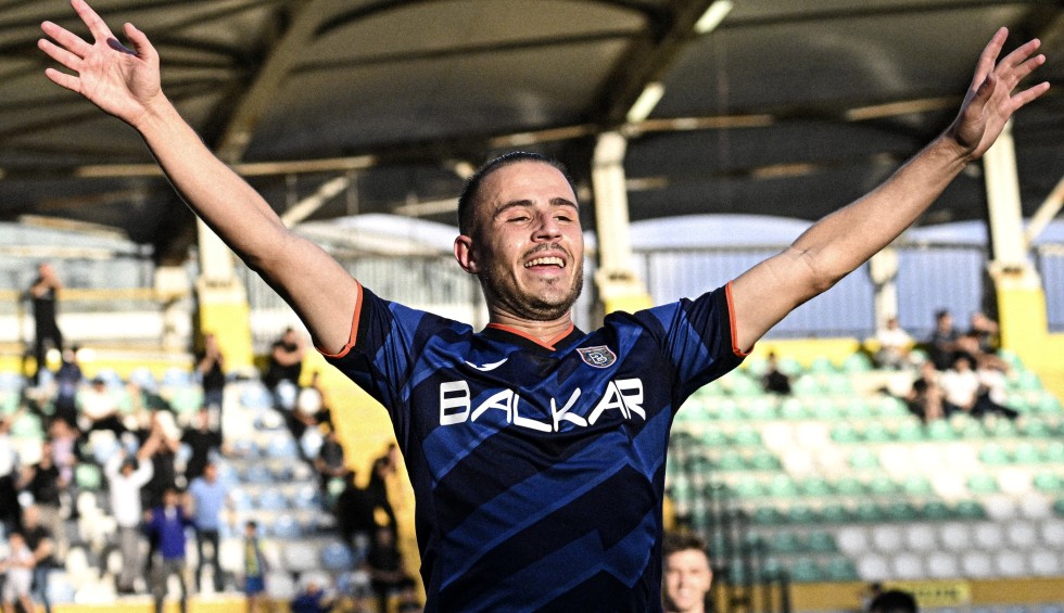 A generic square placeholder image with rounded corners in a figure.