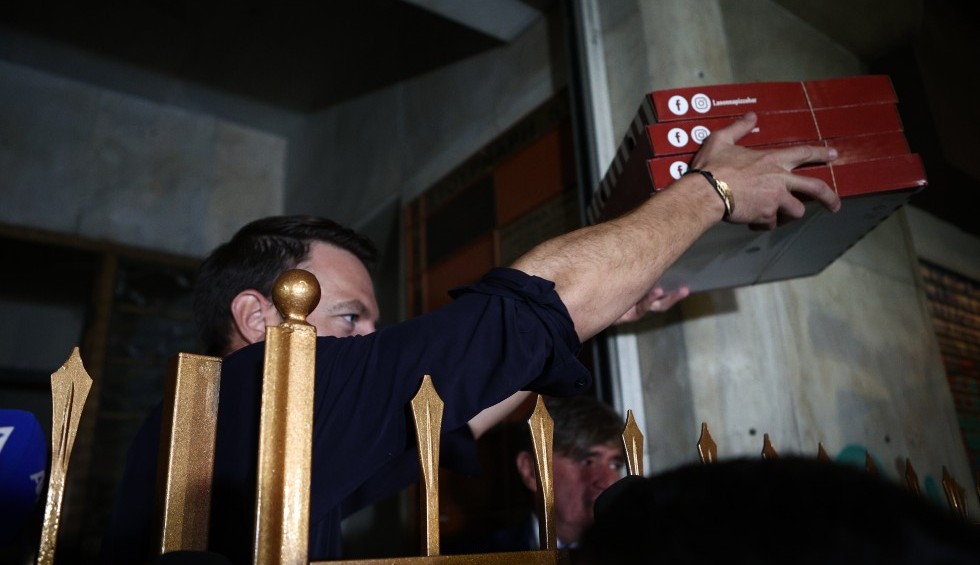 A generic square placeholder image with rounded corners in a figure.