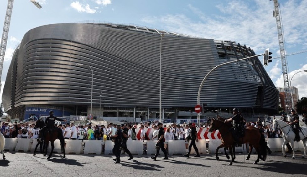 A generic square placeholder image with rounded corners in a figure.