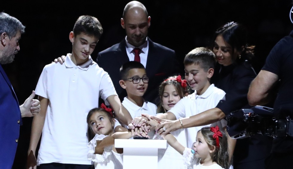 A generic square placeholder image with rounded corners in a figure.