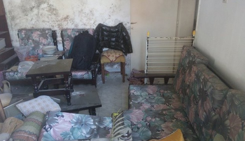 A generic square placeholder image with rounded corners in a figure.