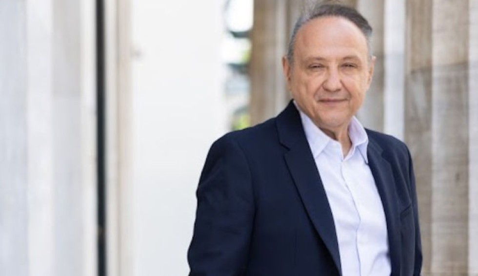 A generic square placeholder image with rounded corners in a figure.