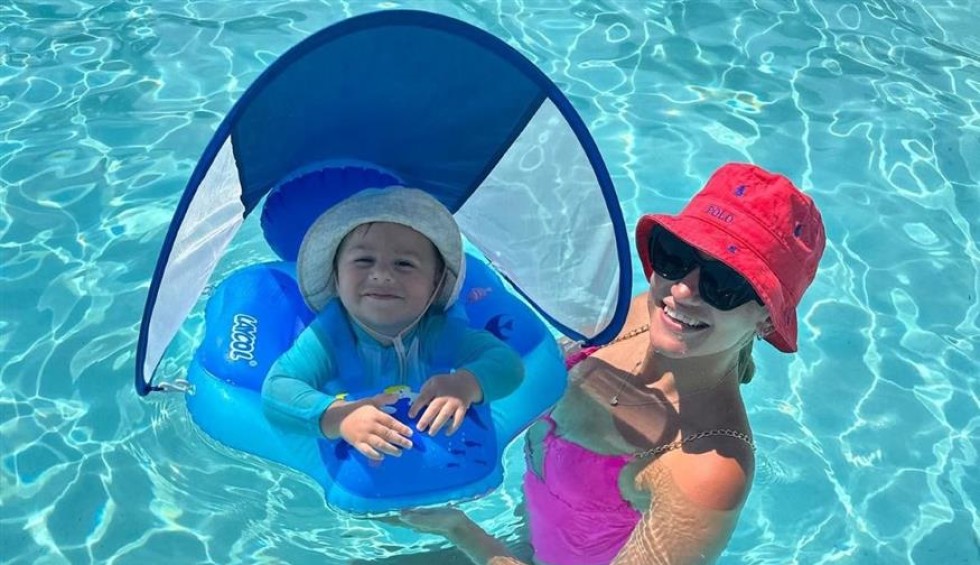 A generic square placeholder image with rounded corners in a figure.