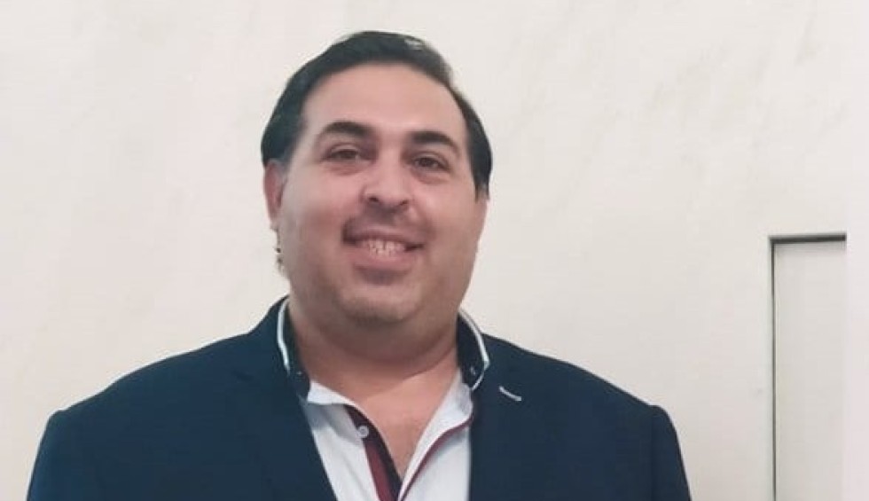 A generic square placeholder image with rounded corners in a figure.