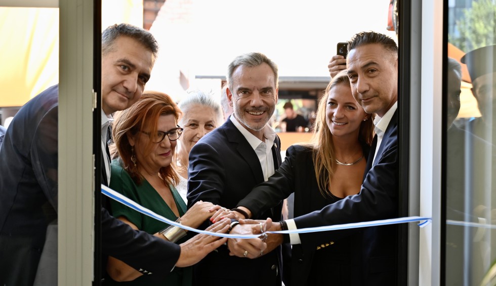 A generic square placeholder image with rounded corners in a figure.