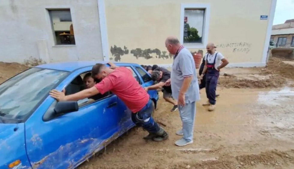 A generic square placeholder image with rounded corners in a figure.