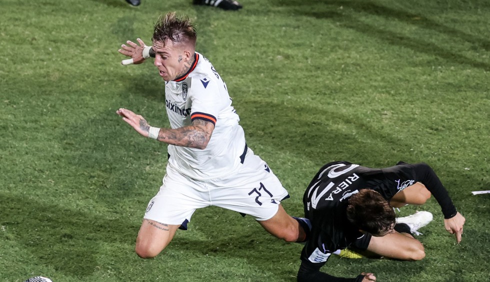 A generic square placeholder image with rounded corners in a figure.