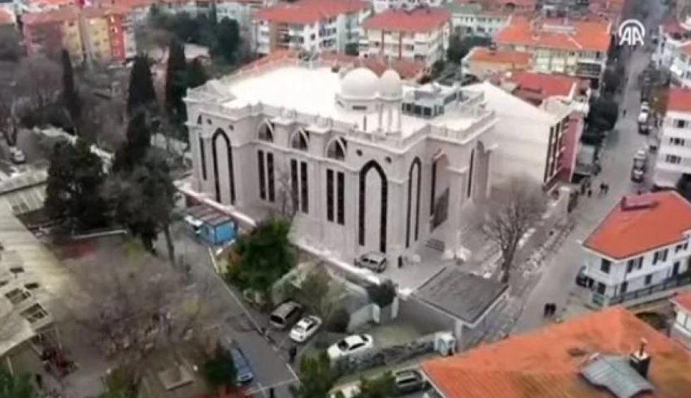 A generic square placeholder image with rounded corners in a figure.