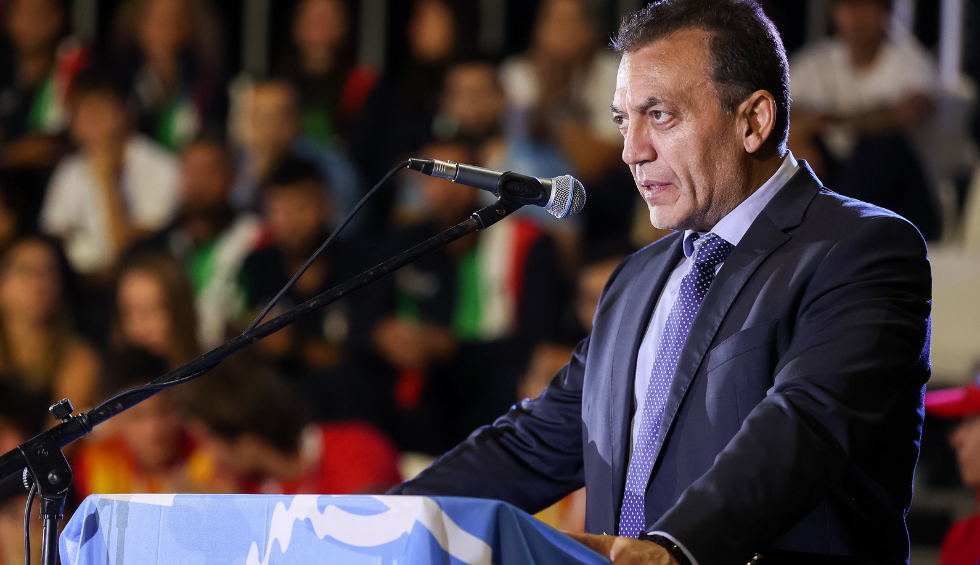 A generic square placeholder image with rounded corners in a figure.