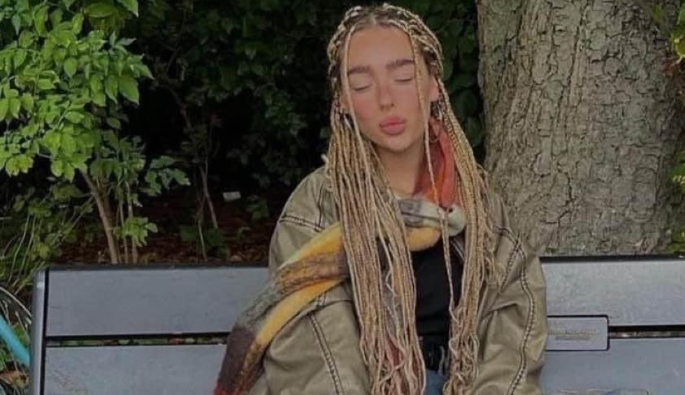 A generic square placeholder image with rounded corners in a figure.