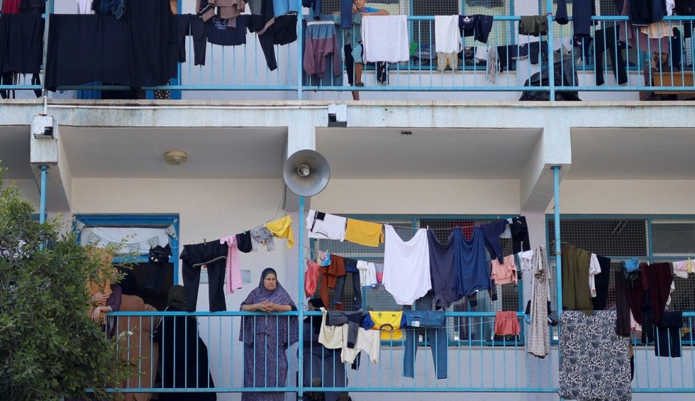 A generic square placeholder image with rounded corners in a figure.